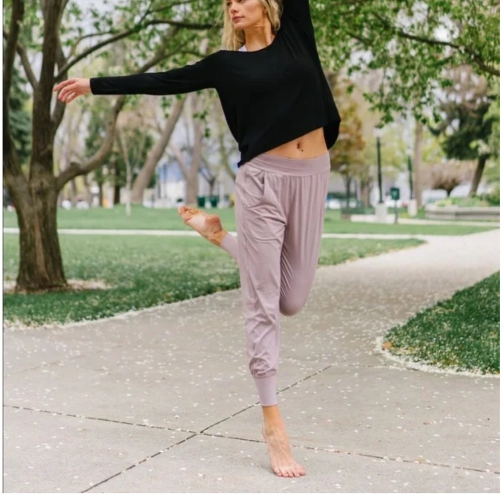 ZYIA Lilac Jogger In A Bottle Joggers Size M.